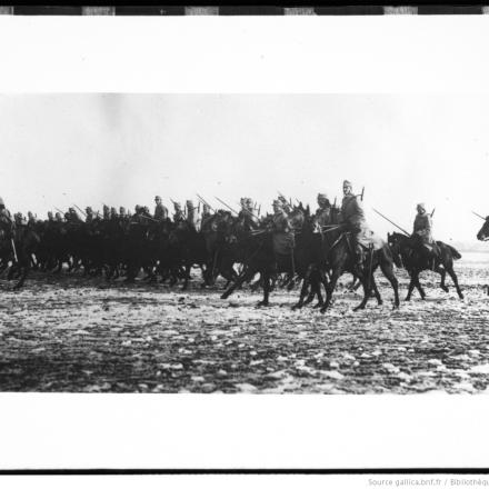 La cavalleria rumena in una foto del 1915. © B.N.F. - Agence Rol ark_12148_btv1b69337839
