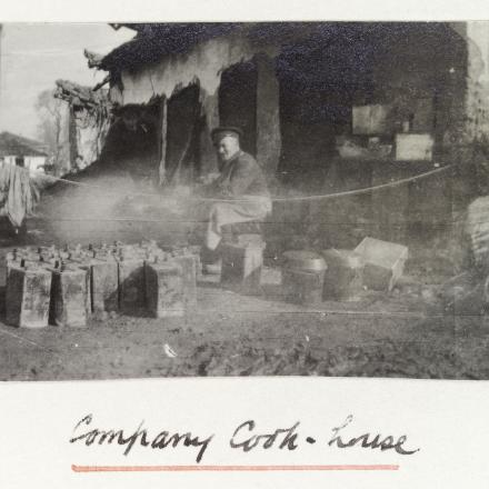 Militari vicino Salonicco - Fonte: dall'Album Royal Army Medical Corps CC BY 4.0