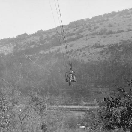 Trasporto di un soldato ferito sul Carso - Fonte: © IWM (Q 65119)