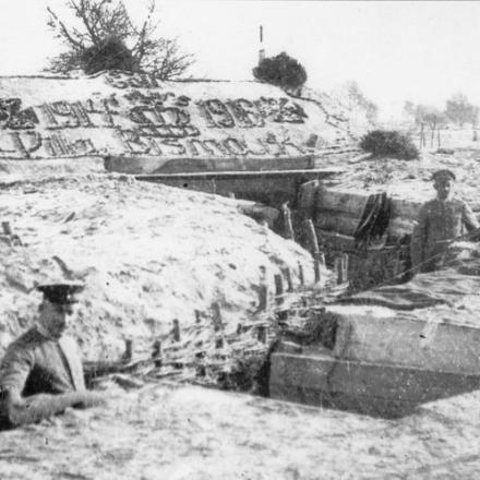 Ufficiali tedeschi in trincea - Fonte: © IWM (Q 88024)