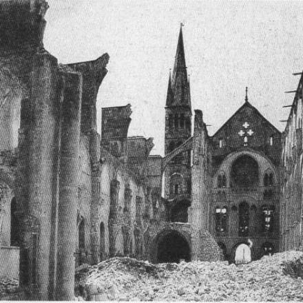 La Cattedrale di Reims, già colpita nel 1914