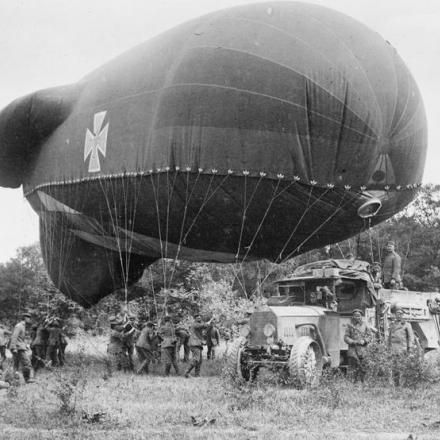 Un pallone di osservazione tedesco pronto a salire, vicino a Soissons© IWM (Q 54464)