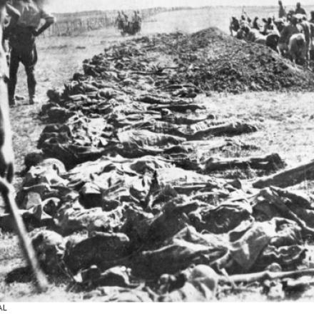Gaza, in Palestina. 1917. I resti dei membri dell'Australian Light Horse, AIF, uccisi durante la battaglia di Gaza il 1917-04-19, furono raccolti e seppelliti sul campo di battaglia alcuni mesi dopo la battaglia. (Fonte AWM)