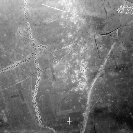 FOTOGRAFIA AEREA SUL FRONTE OCCIDENTALE  © IWM (BOX 622-2470-8L-51B-1917)