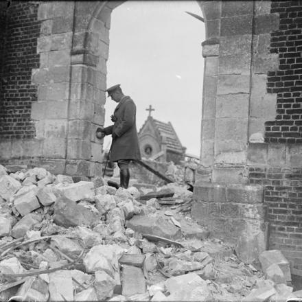 Chiesa in rovina a Hervilly, 29 aprile 1917.© IWM (Q 2102)