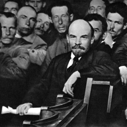 Lenin a Stoccolma, di fuori Stockholms Centralstation con Ture Nerman e Carl Lindhagen 13 aprile 1917 
