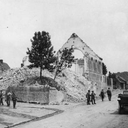 Rovine della chiesa di Fremicourt, 3 luglio 1917. © IWM (Q 61220)