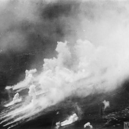 Attacco con i gas fotografato dall'aria. © IWM (Q 27526)