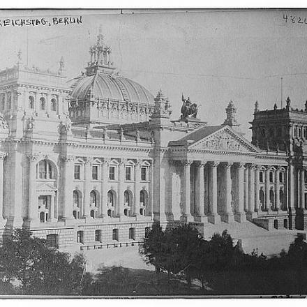 Il palazzo del  Reichstag in una foto del 1915. © Congress Library pnp_ggbain.28222