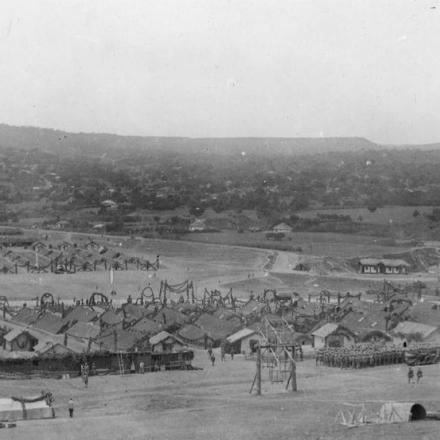 Il campo del 51 ° reggimento di fanteria rumena a Sulena, 1917. © IWM (Q 76559)