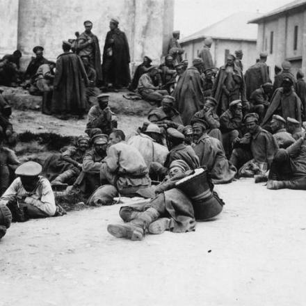 Prigionieri russi catturati nei combattimenti vicino a Tarnopol, in Polonia, nel luglio del 1917. © IWM (Q 86644)