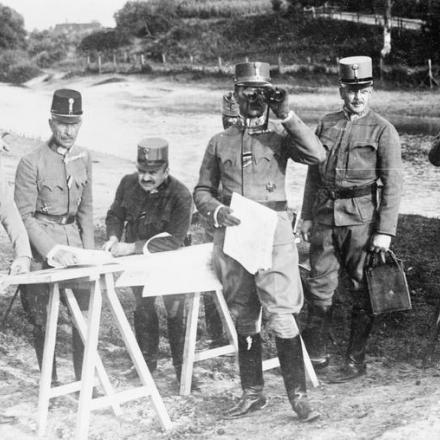 Il Generale Eduard von Bohm-Ermolli, comandante della II armata austro-ungarica, durante la riconquista di Czernowitz (Bukovina) , il 3 agosto 1917. © IWM (Q 23983)