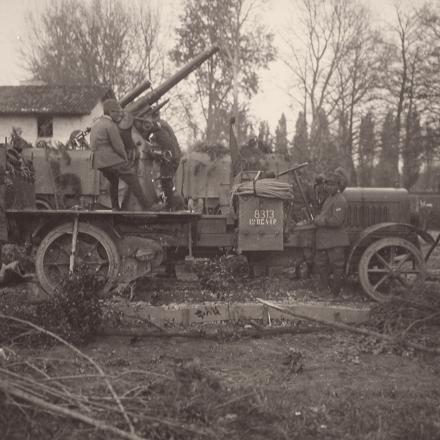 11a battaglia dell'Isonzo. Un pezzo da 75 antiaereo © difesa.esercito.it - Reparto fotocinematografico dell'Esercito ARTIGL. 2453 - CC BY-NC 4.0 