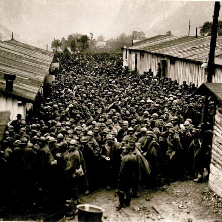 Prigionieri di guerra italiani. © Biblioteca Digitale della Slovenia