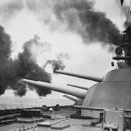 Nave da guerra tedesca in azione. © IWM (Q 87489)