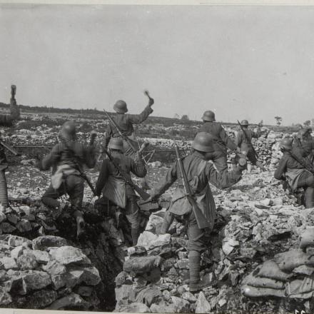 Truppe d'assalto austriache sul fronte dell'Isonzo nel settembre 1917. © bildarchivaustria.at/Preview/4815615