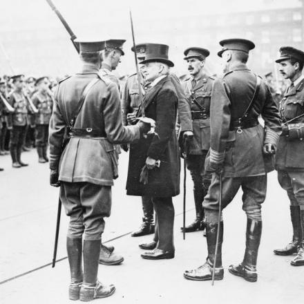 Il primo ministro britannico, David Lloyd George a Birkenhead, il 7 settembre 1917. © IWM (Q 54027)