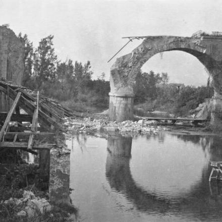 Fronte italiano. Un ponte in rovina a Rubbia, sul Vipacco (Vipava). © IWM (Q 65150)