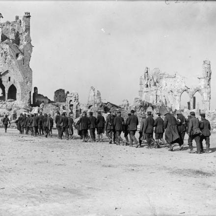 Prigionieri tedeschi, catturati a Tower Hamlet Spur durante la Battaglia di Polygon Wood, il 27 settembre 1917. © IWM (Q 2911)