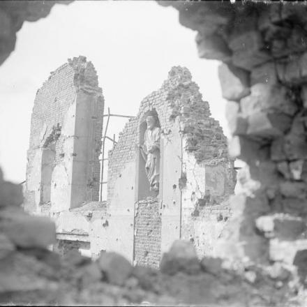 Rovine di una chiesa a Brielen, 5 ottobre 1917. © IWM (Q 6040)