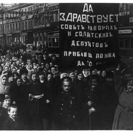 Lunga vita al Consiglio dei deputati degli operai e dei soldati! © Congress Library pnp_ cph.3a32370