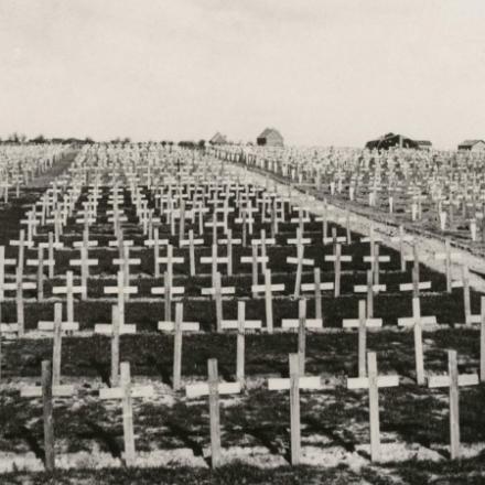 Il Cimitero di Tyne Cot a Passchendaele  © Australian War Memorial  7278660