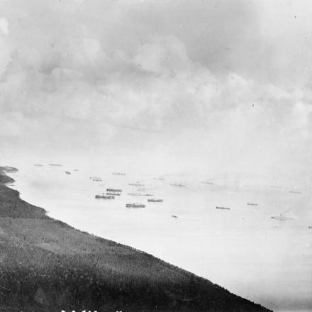 Flotta tedesca a Tagga Bay sull'isola di Saaremaa (Osel) dove si svolse il principale sbarco tedesco, nell'ottobre 1917. © IWM (Q 57962)