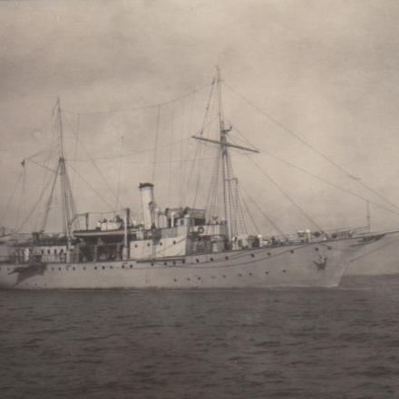 La nave corsara S.M.S. Möwe © W. Schäfer, Kiel - Private Collection – Wartenberg Trust - public domain