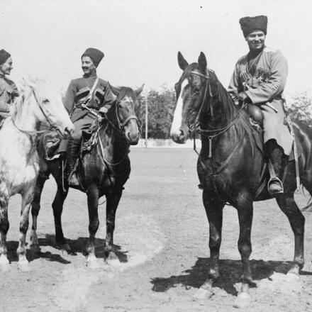 Truppe a cavallo di un reggimento cosacco del Caucaso. © IWM Q 50357