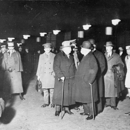 Il primo ministro britannico David Lloyd George conversa con il suo omologo francese Georges Clemenceau.© IWM Q 57040
