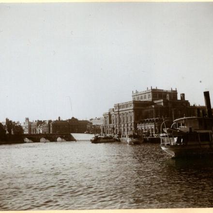 Stoccolma ai primi del 1900. Veduta della città dal fiume. © Archivio Fotografico - Fondo Gabinio gab8757 - public domain