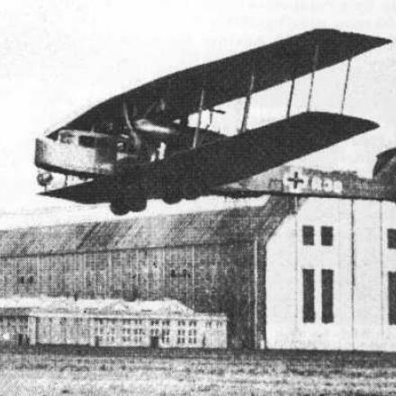 Bombardiere Zeppelin-Staaken R.VI (chiamato Giant per le dimensioni) © wikipedia. Author unknown public domain 