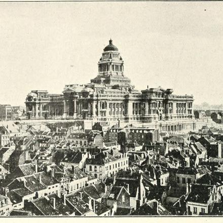 Il Palazzo di giustizia di Bruxelles nel 1910 © commons.wikimedia.org_File Bruxelles_(1910)_(14773620895).jpg