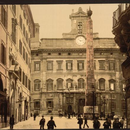 Roma, Piazza Monte Citorio e il palazzo della Camera dei Deputati. © Congress Library pnp ppmsc.06626