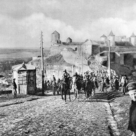 Le truppe austro-ungariche entrano nella città ucraina di Kamianets-Podilskyi © K.u.K. Kriegspressequartier