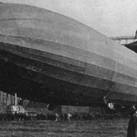 Lo Zeppelin LZ 104 (numerazione tattica presso la Marina Imperiale LZ 59), autore del bombardamento su Napoli. © fly.historicwings.com  