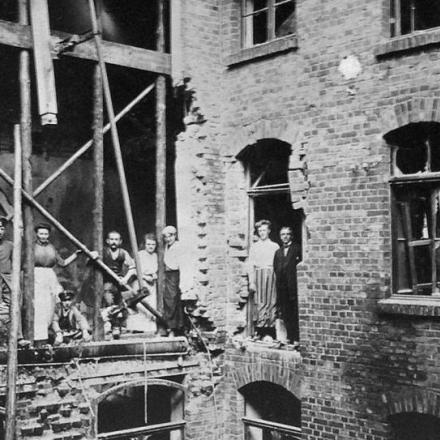 Una casa a Colonia distrutta da una bomba aerea, 1918. © Museo della città di Colonia_ Rheinisches Bildarchiv Colonia