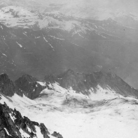 Posizioni in cima al Passo Monticelli, Adamello, Trentino occidentale, catturate dagli Alpini Italiani del IV Gruppo tra il 25 e il 27 maggio 1918. © IWM (Q 65328)