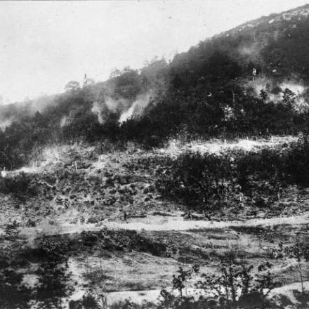 Esplosioni di granate durante l'attacco al Montello, 1918. © IWM (Q 65341)