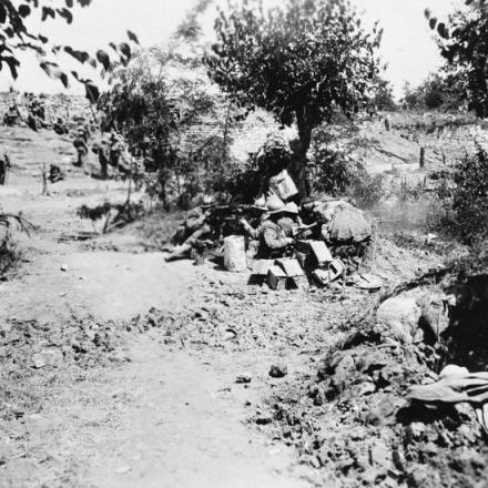 Una posizione italiana avanzata oltre Candelu sul Piave, giugno 1918. © IWM (Q 65248)