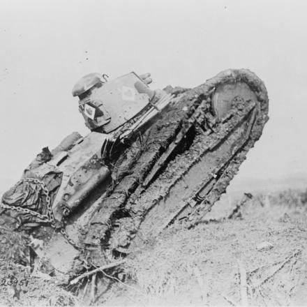 Il carro Renault FT protagonista nell'offensiva del 18 luglio. U.S. Signal Corps