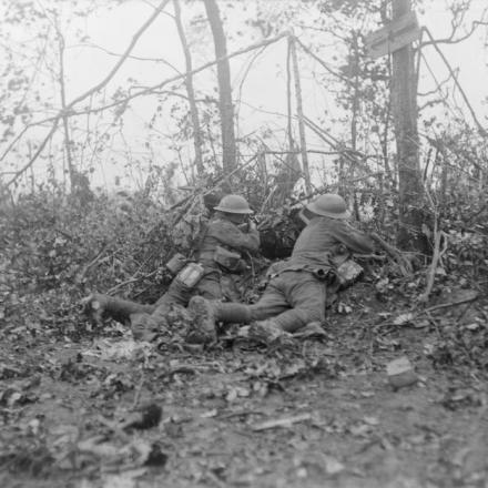 Truppe del 62 ° Battaglione, Machine Gun Corps  nell'avamposto del Bois de Reims. © IWM (Q 11083)