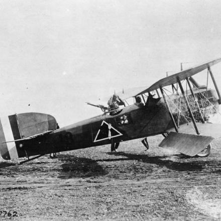 Un biplano francese Breguet che parte per un volo ad Amanty, il 29 luglio 1918. © IWM (Q 60797)