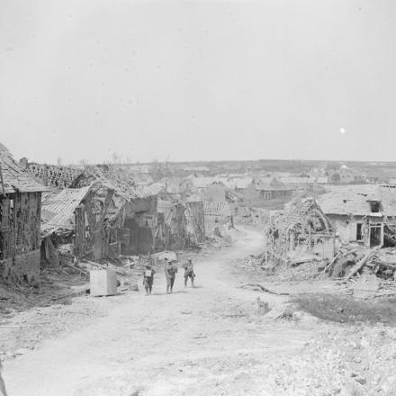 Rovine di Morlancourt, teatro di combattimenti locali da maggio ad agosto. © IWM (Q 6961)