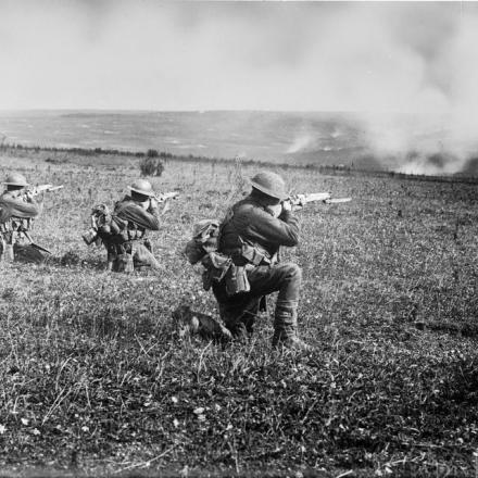 45 ° battaglione australiano che attacca la linea Hindenburg. Valle dell'Ascensione, vicino a Le Verguier, 18 settembre 1918. © IWM (E(AUS) 3260)