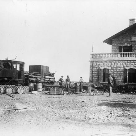 Palestina. Battaglia di Sharon. Stazione a Tul Keram, presa dal reggimento di Londra, 22nd Battalion e 52nd Punjabis, 19 settembre 1918. © IWM (Q 12322)