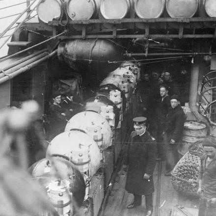 Mine sul binario di lancio del posamine americano USS SAN FRANCISCO. Mare del Nord, 20 settembre 1918.