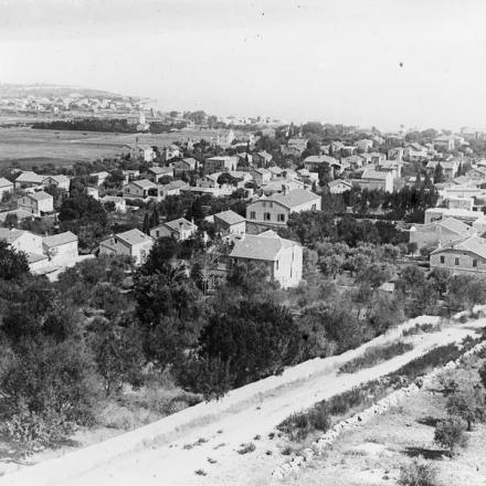 Palestina.  Veduta aerea di Haifa, scattata il giorno della cattura da parte della Jodhpore e di Mysore Lancers, 15ª Brigata di cavalleria, sostenuta dalla "B" Batteria d'artiglieria d'onore, 23 settembre 1918. © IWM (Q 12337)