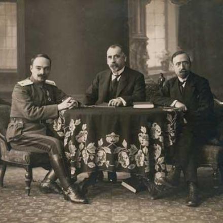  Il delegati della Bulgaria alla firma dell’armistizio: Generale Ivan Lukov, Andrey Lyapchev e Simeon Radev.