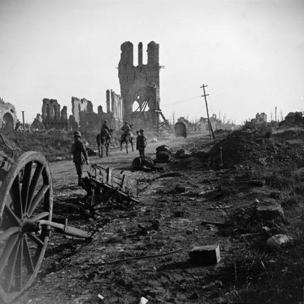Battaglia di Ypres. Rovine di Ypres,  il 29 settembre 1918. © IWM (Q 11759)